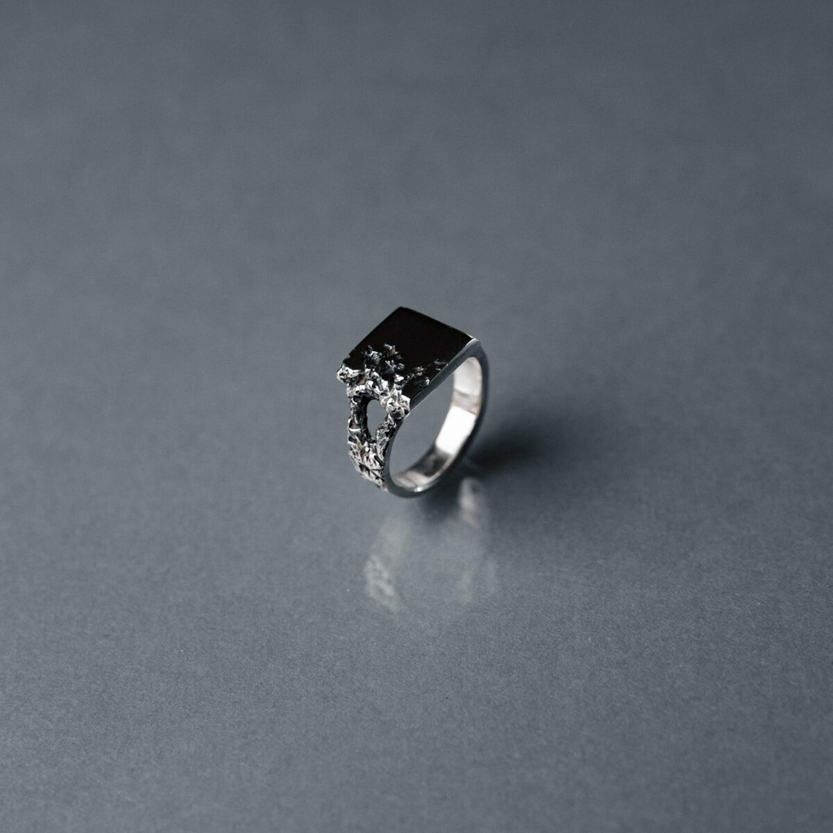 HUTSUNE RING